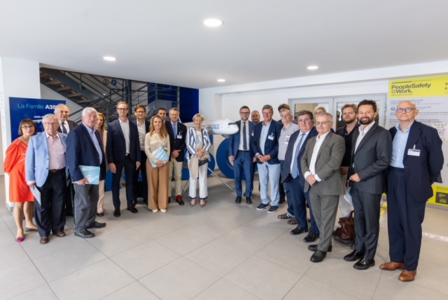 Visite de la chaine d’assemblage de l’A350 à Toulouse (crédit Airbus) 